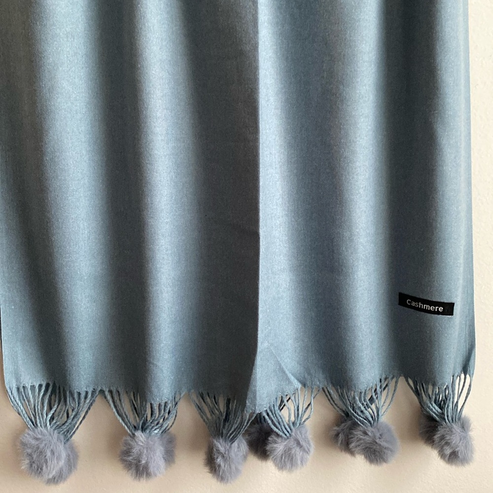 Cashmere scarf with Pom Pom
